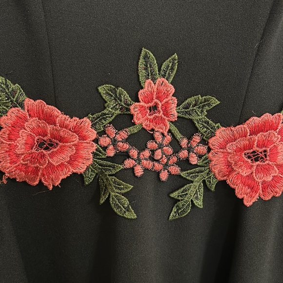 B Darlin Juniors size 3/4 Spaghetti Strap Embroidered Rose at waist - Picture 5 of 6